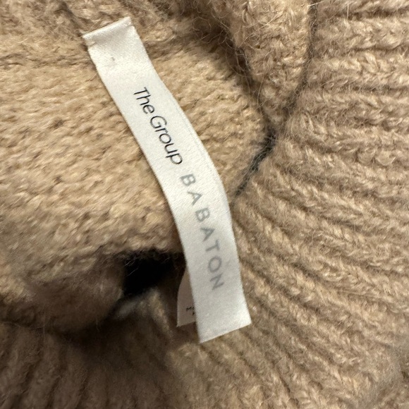 Aritzia 100% Aplaca Sweater - SizeS - Picture 6 of 8